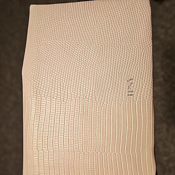 IPSY glam bag - Picture 3 of 3